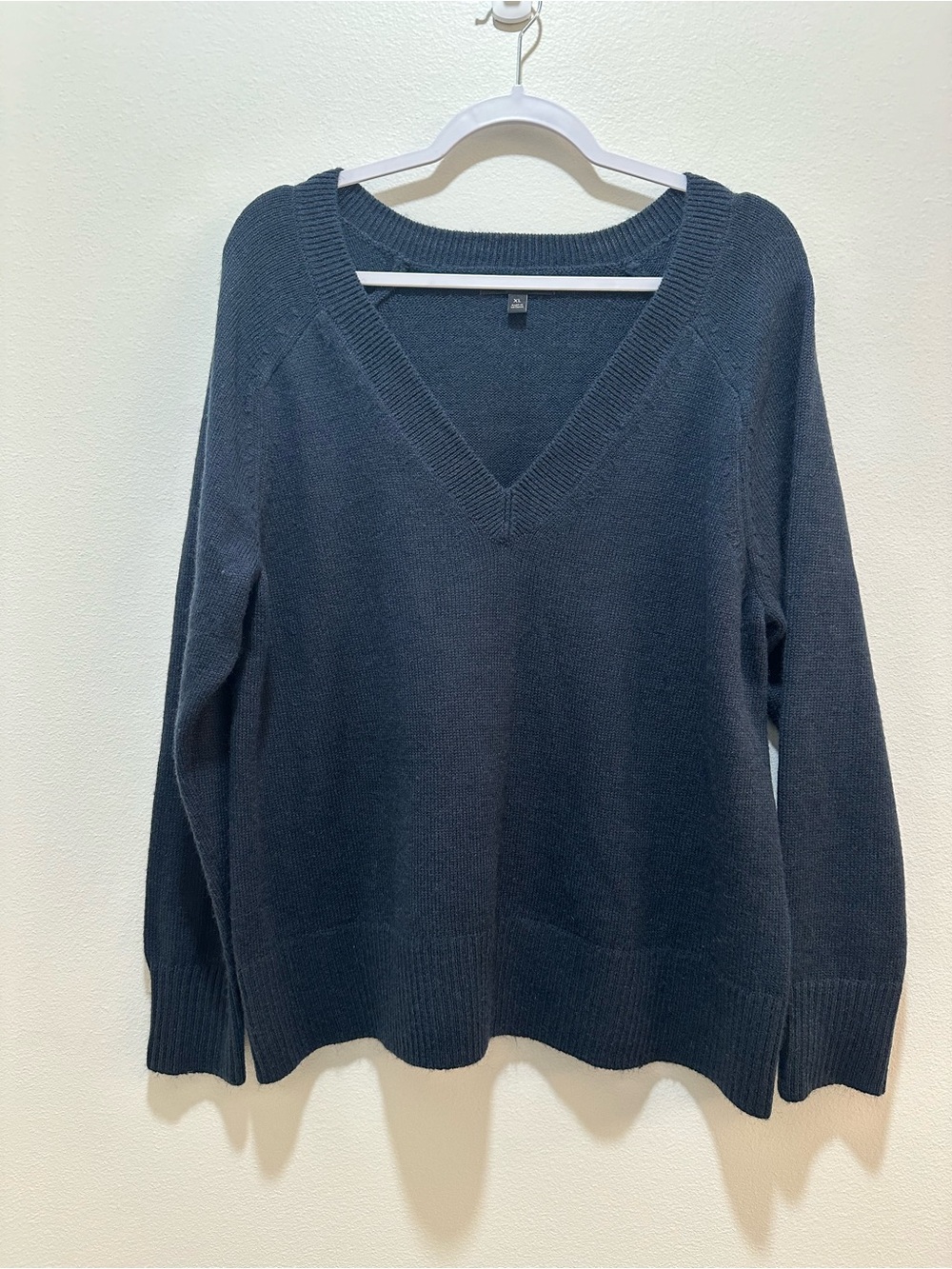 Banana Republic Women's V-Neck Sweater in Charcoal Gray